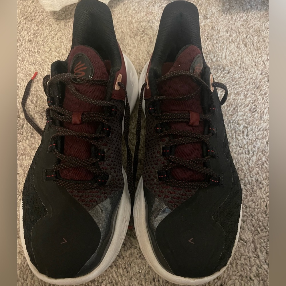 Under Armour Curry 11 men’s size 10